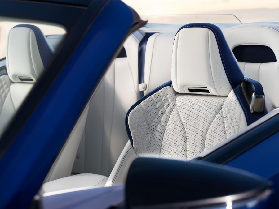 Интерьер Lexus LC500 Convertible 2020 года  (NA) (фото 18 из 42)
